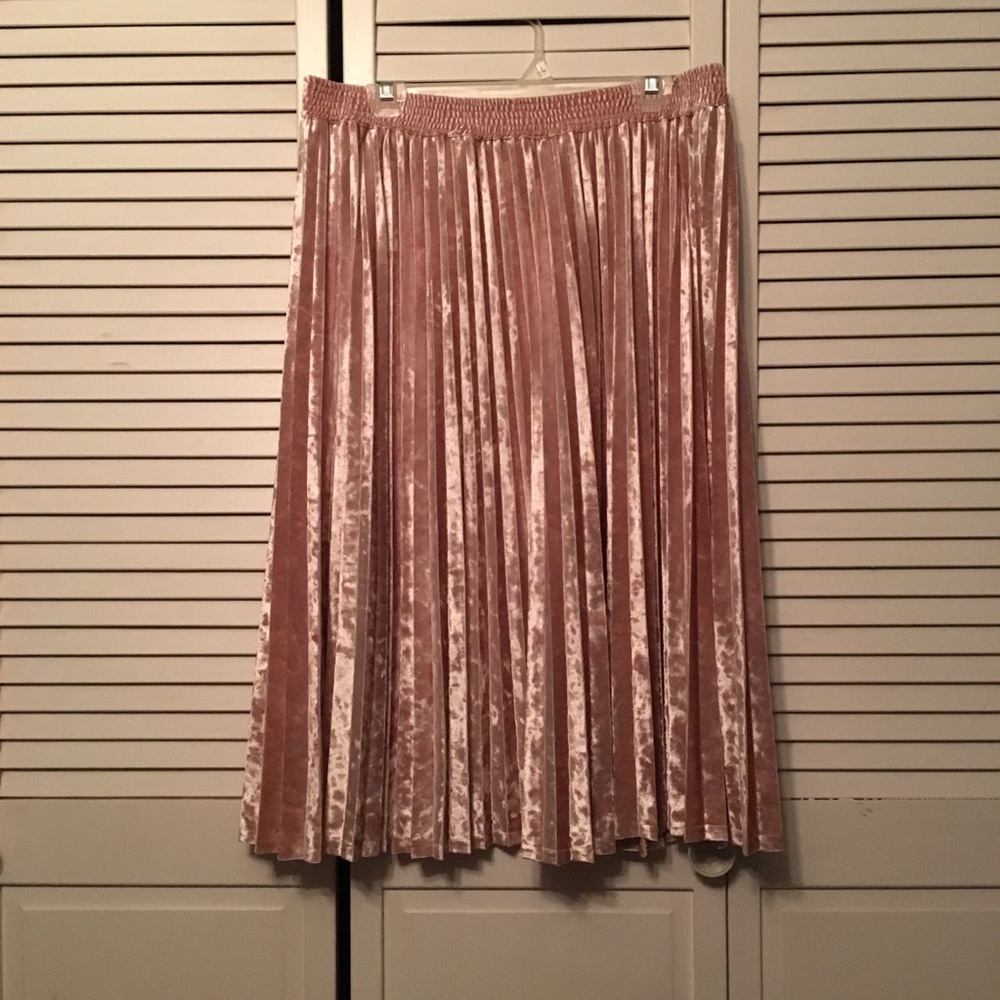Light pink velvet skirt